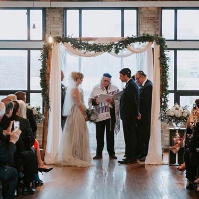 Jewish wedding officiant
