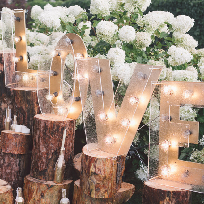 Your Guide to Hosting a Beautiful Rustic Wedding