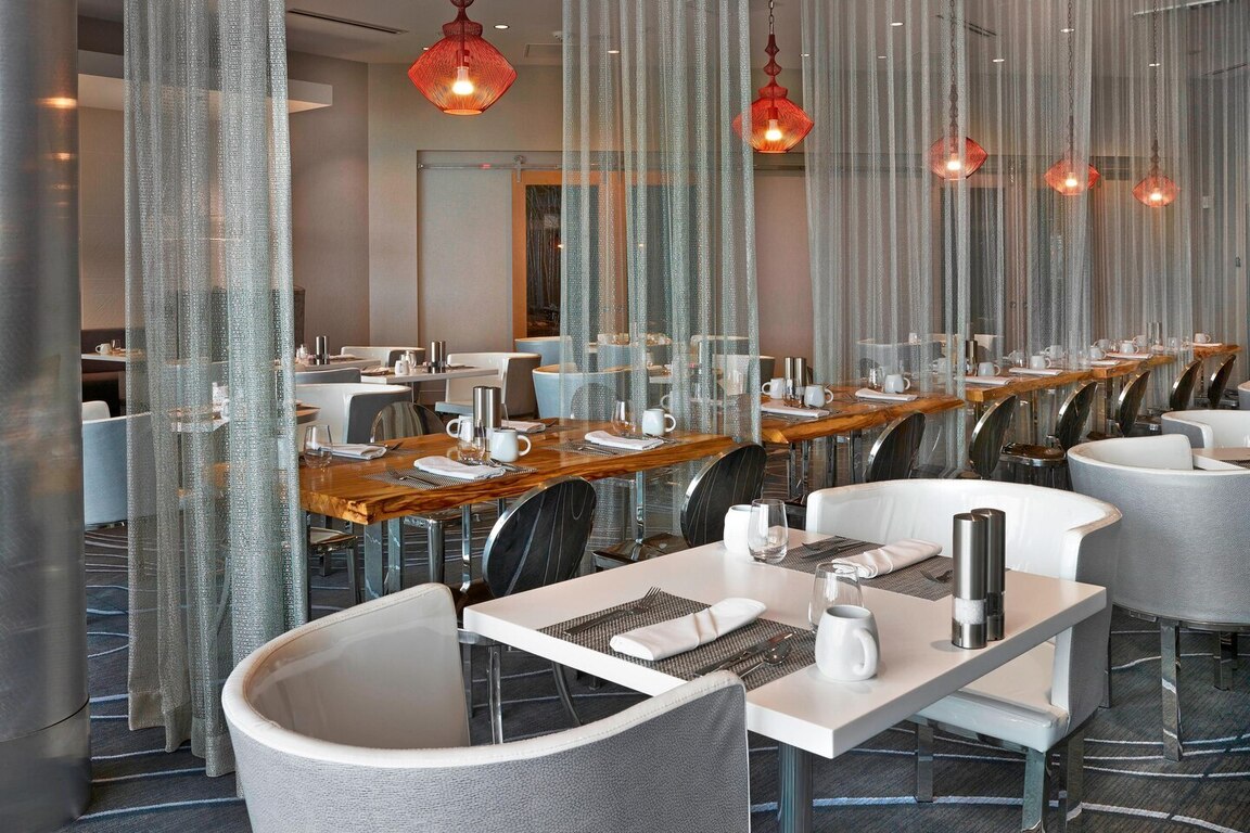 Renaissance Edmonton Airport Hotel