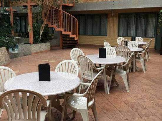 Travelodge by Wyndham Winnipeg East