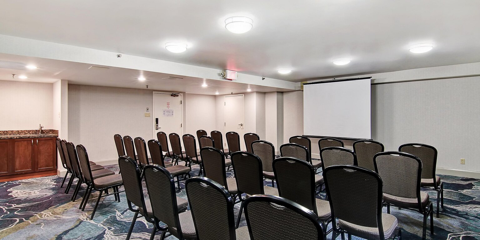 Holiday Inn Oakville Centre