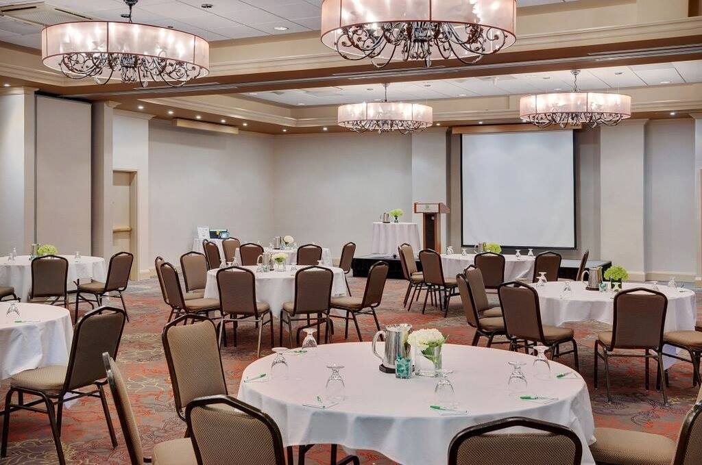 Holiday Inn and Suites Ottawa Kanata