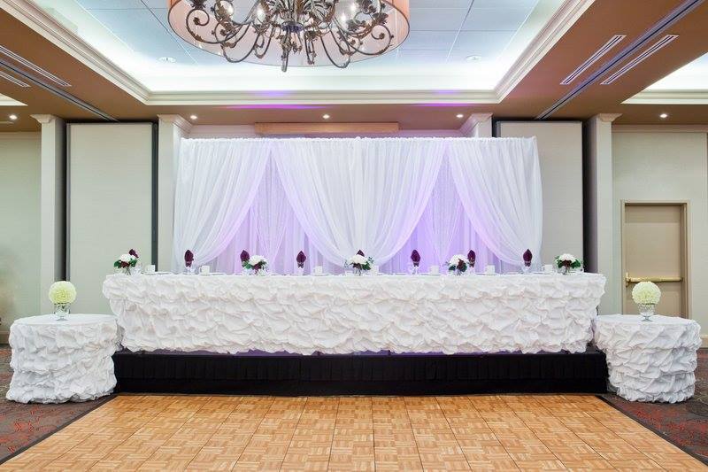 Holiday Inn and Suites Ottawa Kanata