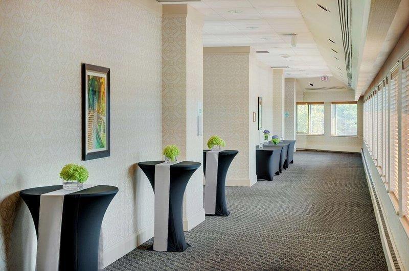 Holiday Inn and Suites Ottawa Kanata