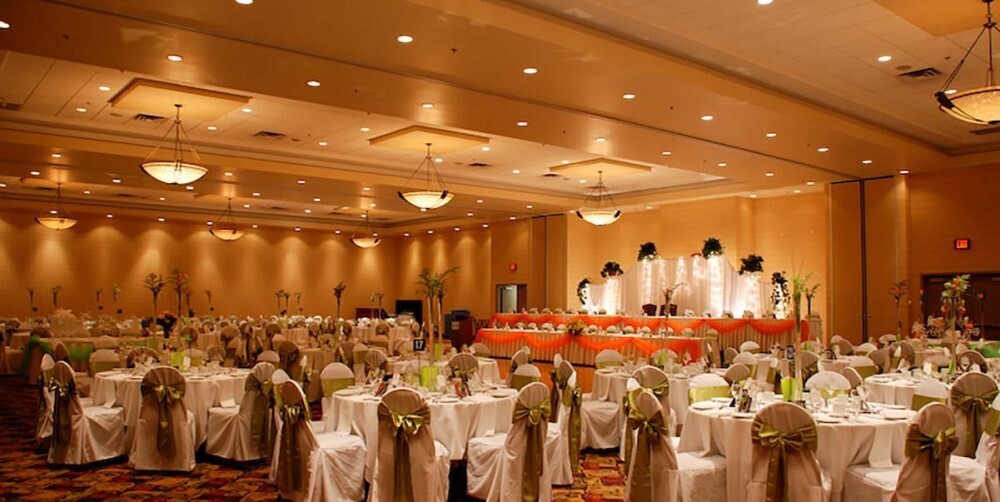 Deerfoot Inn and Casino - Venue - Calgary - Weddinghero.ca