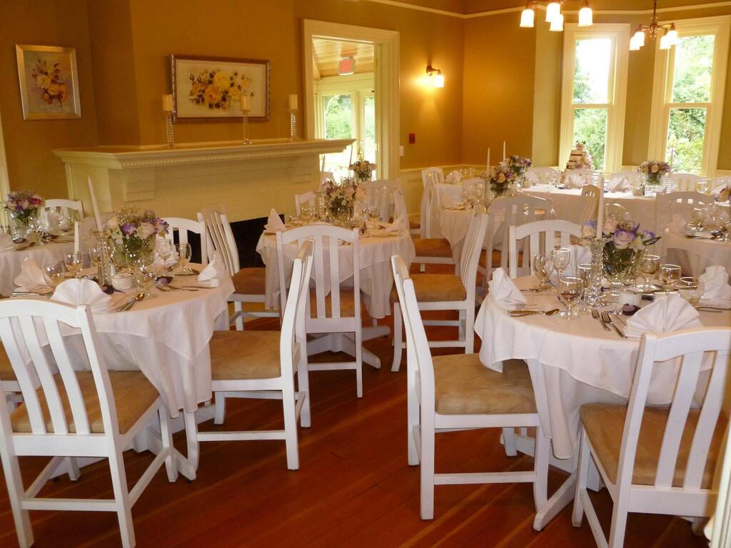 Guisachan House Restaurant - Venue - Kelowna - Weddinghero.ca