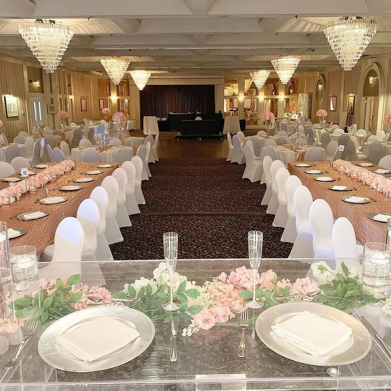 Carriage House Hotel