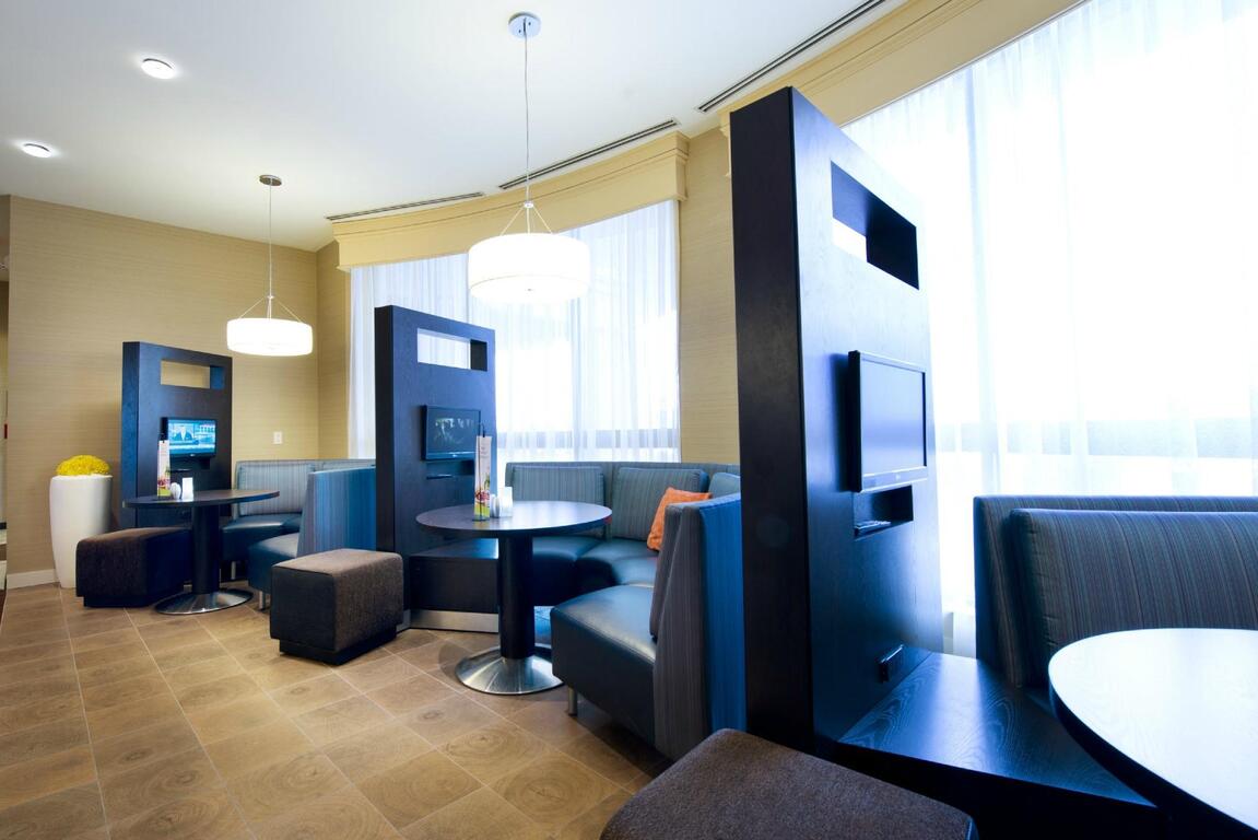 Courtyard by Marriott Airport West