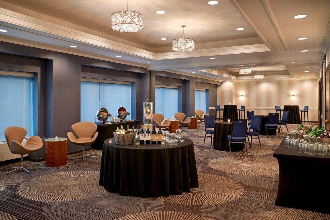 Courtyard By Marriott Toronto Downtown Venue Toronto Weddinghero Ca   Prev W2 1745 UYbvNfwT 