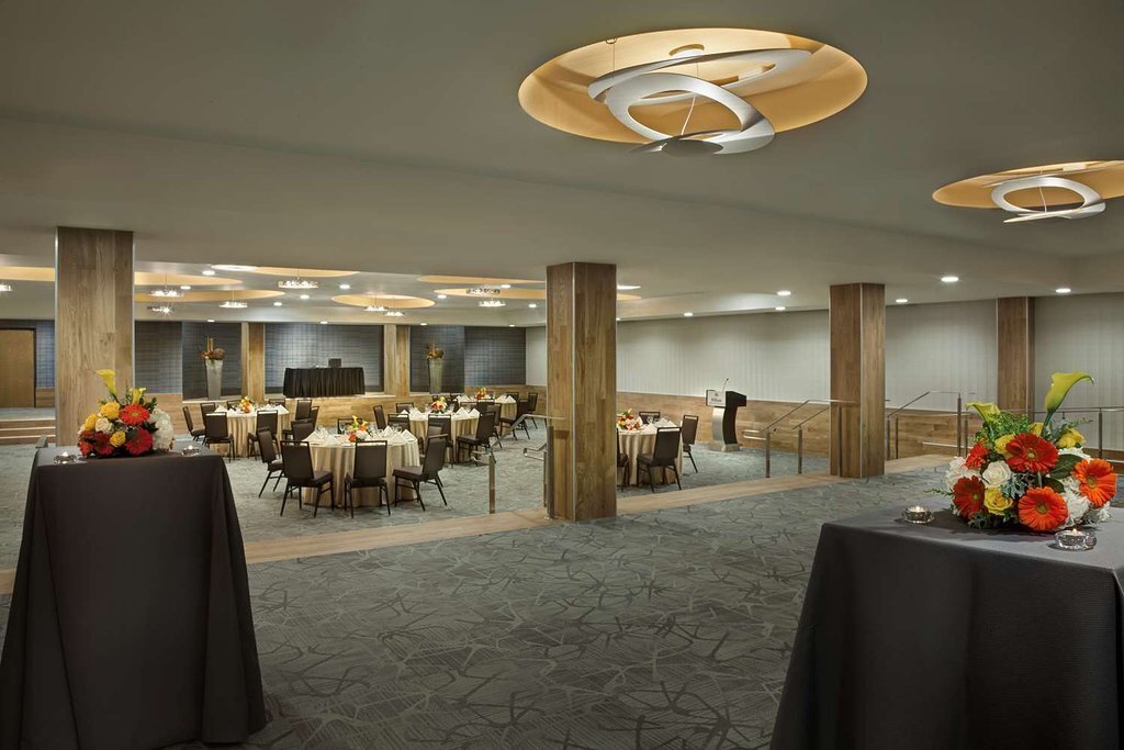 Hilton Toronto Airport Hotel and Suites