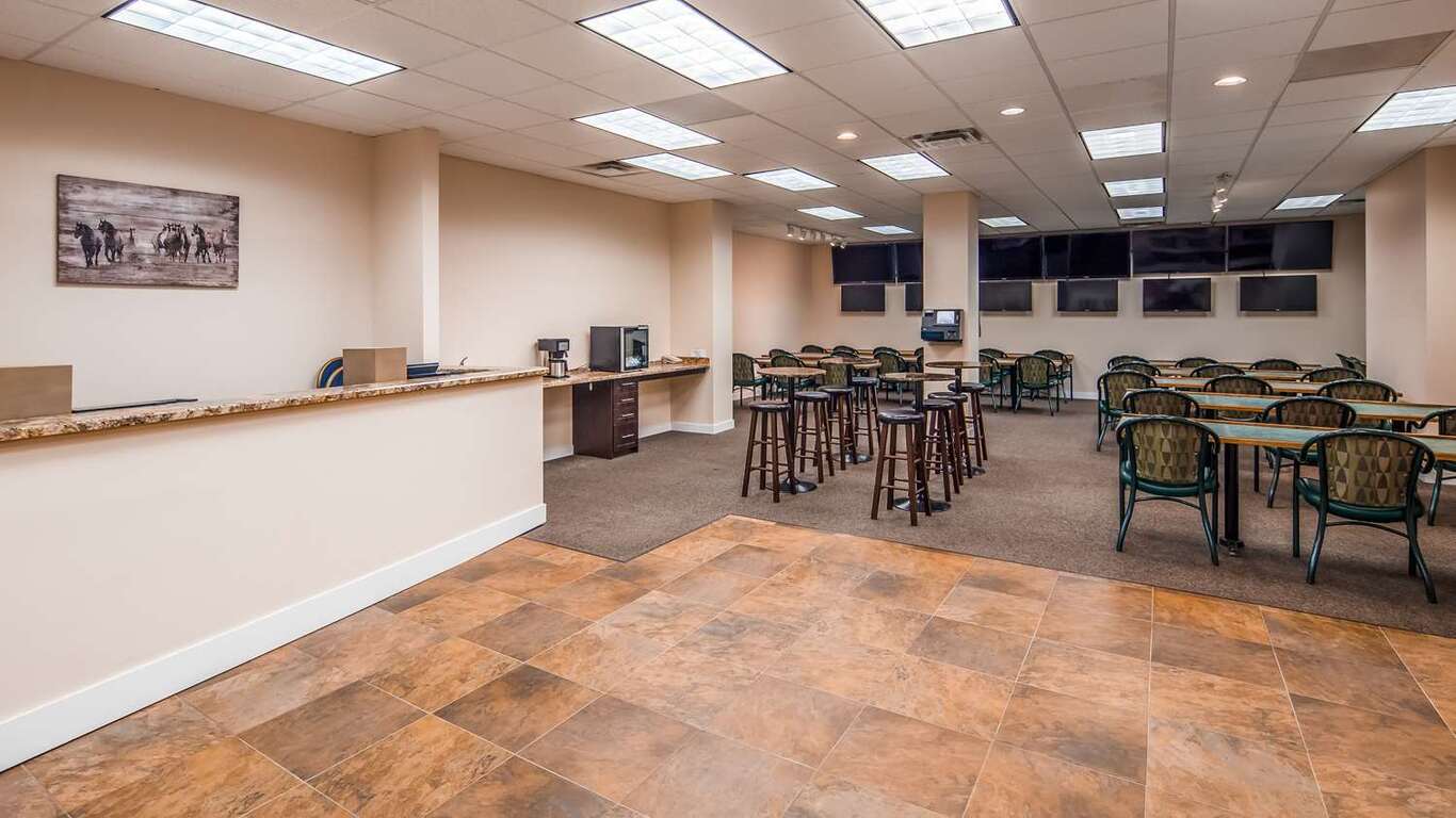 SureStay Plus Hotel Seven Oaks