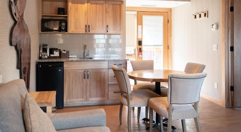 Moose Hotel and Suites