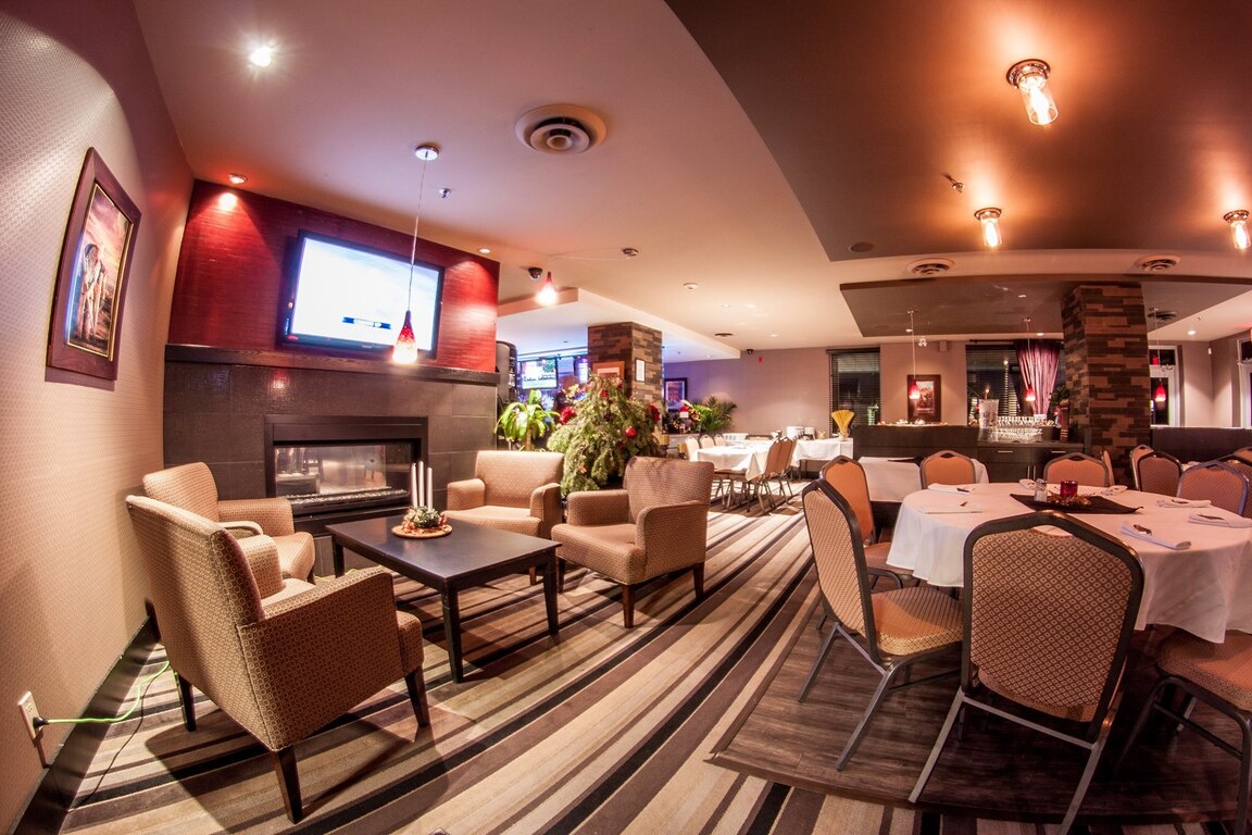 Charcoal and Woodz at Holiday Inn Suites