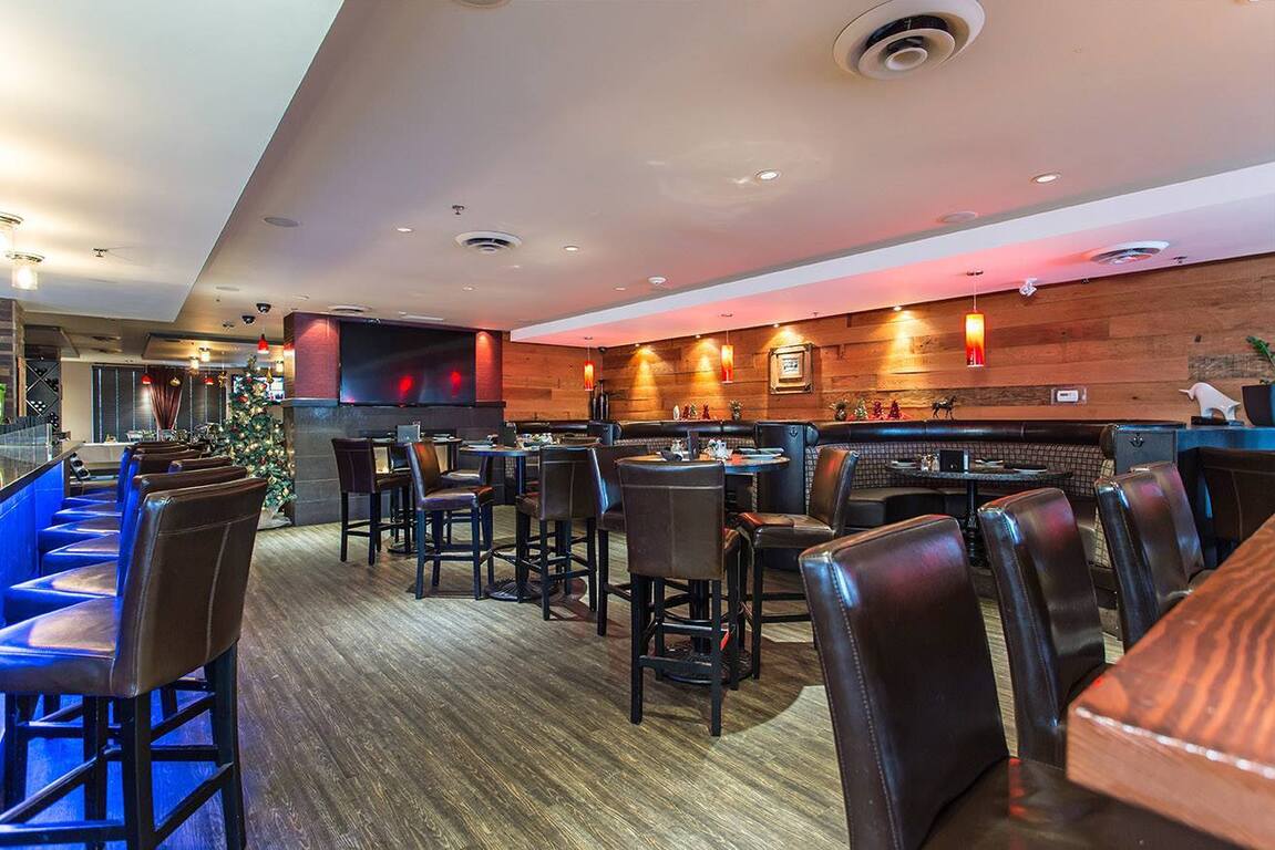 Charcoal and Woodz at Holiday Inn Suites