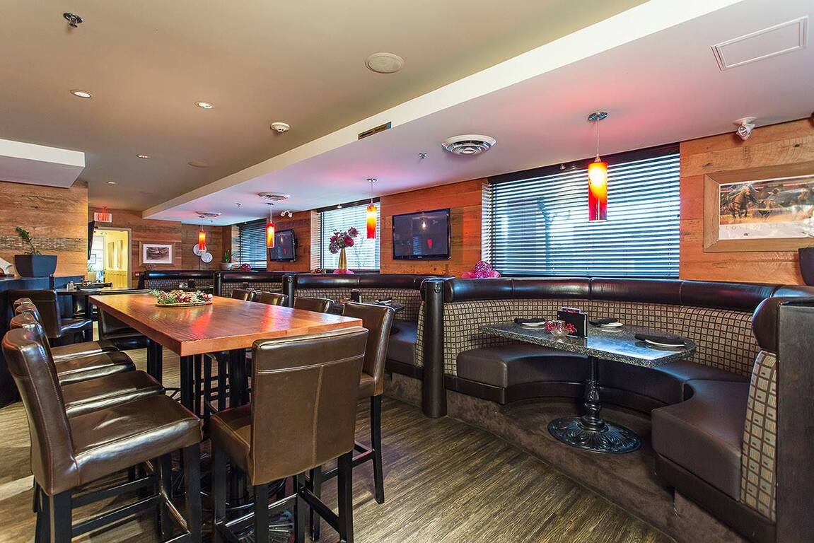 Charcoal and Woodz at Holiday Inn Suites