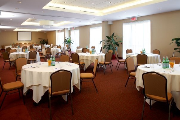 Holiday Inn and Suites Montreal Airport