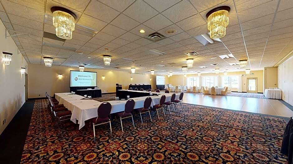 Best Western Plus Nor'wester Hotel