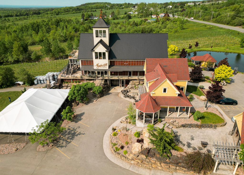Magnetic Hill Winery