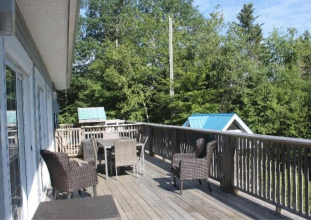 Killarney Lake Rotary Centennial Lodge