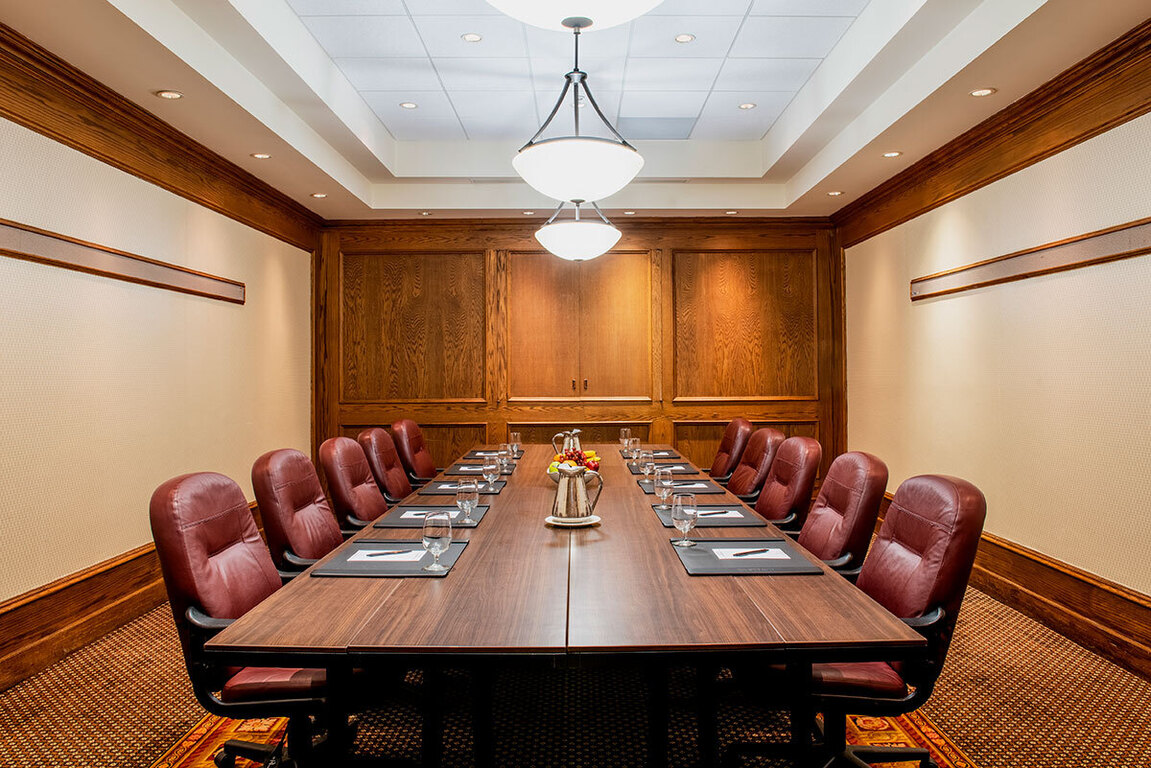 Cambridge Red Deer Hotel