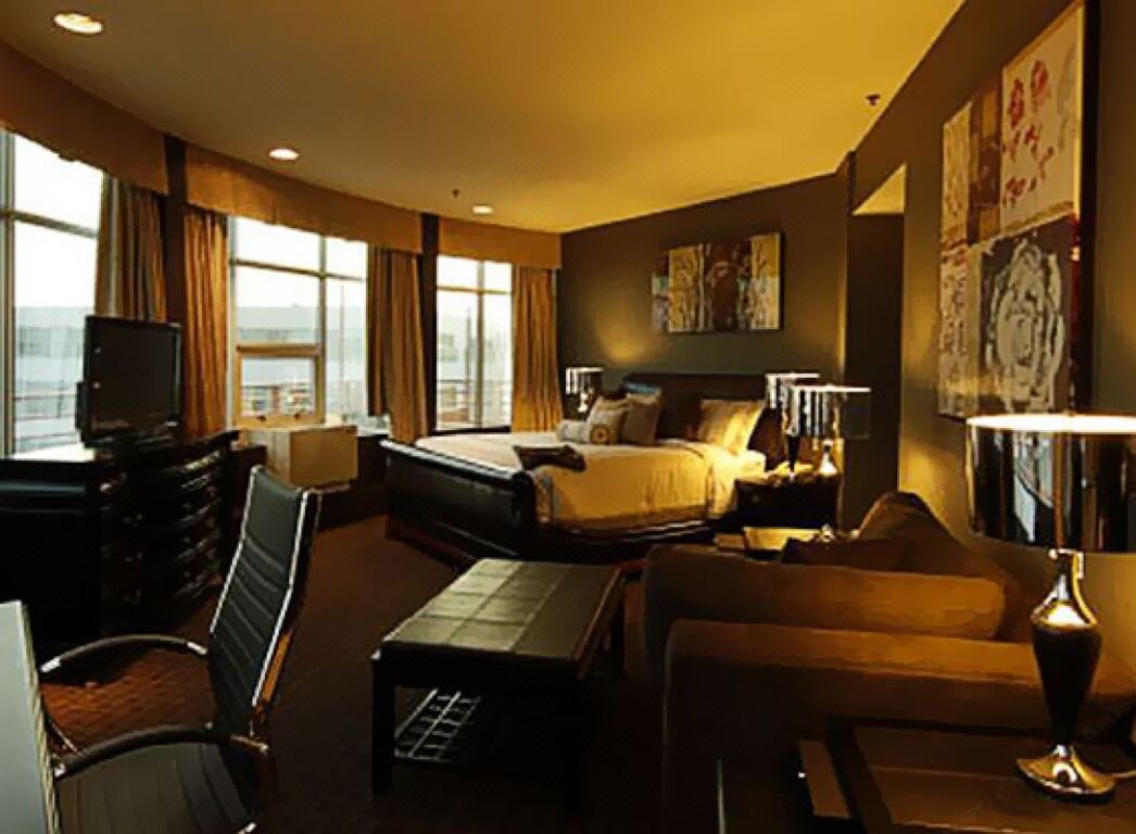Lonsdale Quay Hotel
