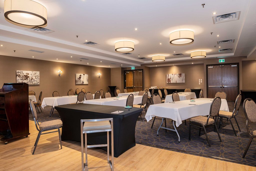 Sandman Signature Mississauga Hotel