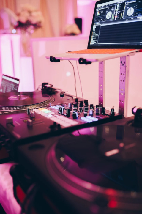 Modern Event Dj Service