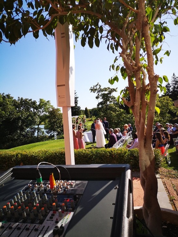 Maximum Music DJ Service