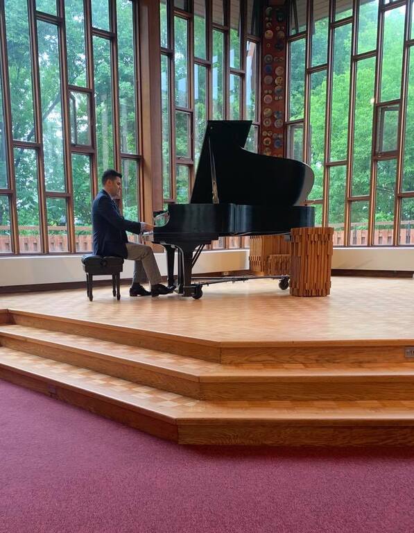 Nicholas Deek Pianist