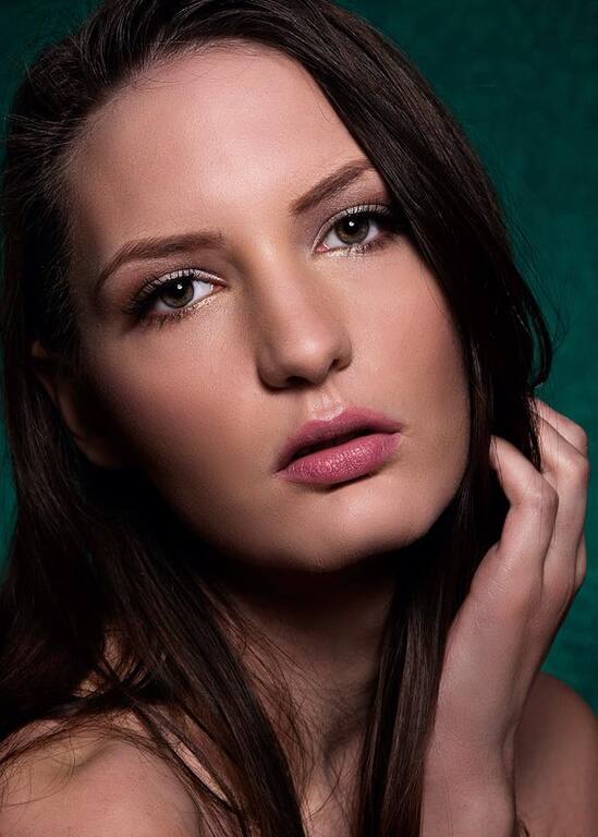 Lola Zee Makeup Artist