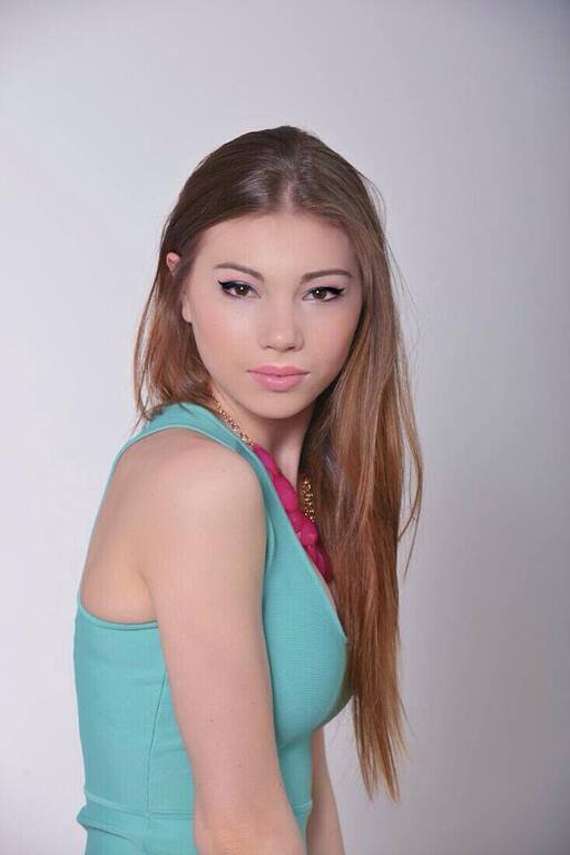 Lola Zee Makeup Artist