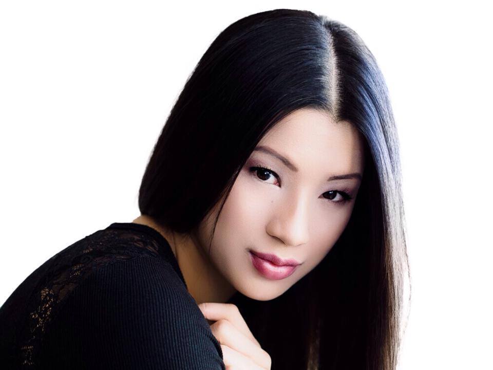 Lola Zee Makeup Artist