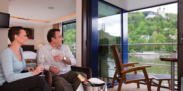 Port Credit Expedia Cruiseshipcenters