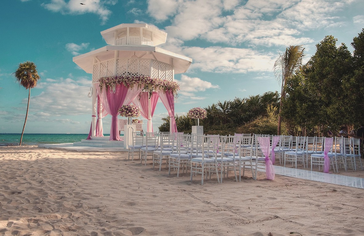DestinationWeddings.com