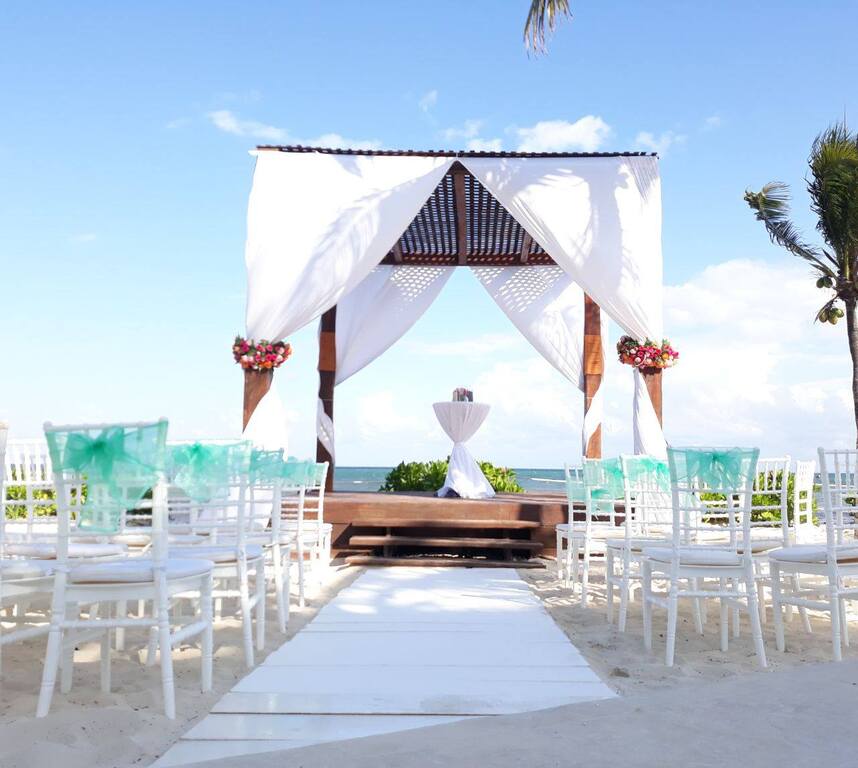 DestinationWeddings.com