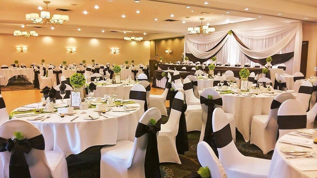 Holiday In Macleod Trail South