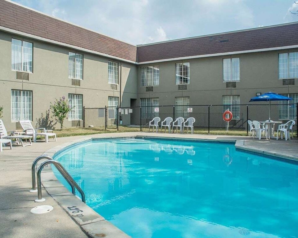 Woodstock Quality Hotel and Suites