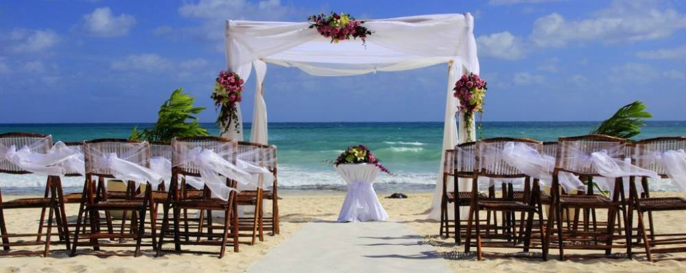 Pose Destination Wedding Travel