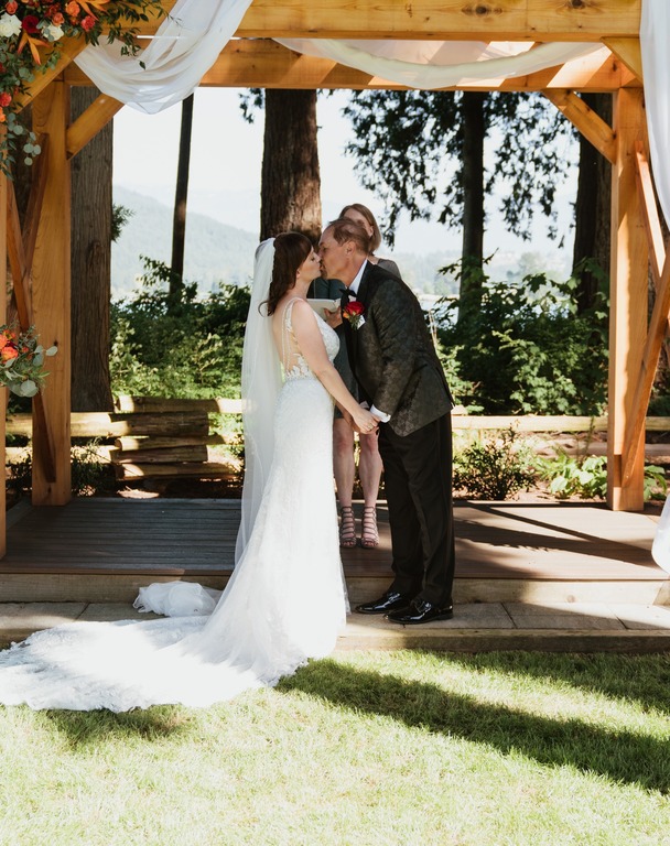 Rowena’s Inn on the River