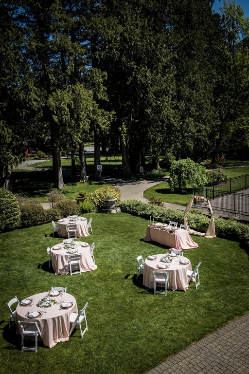 Rowena’s Inn on the River