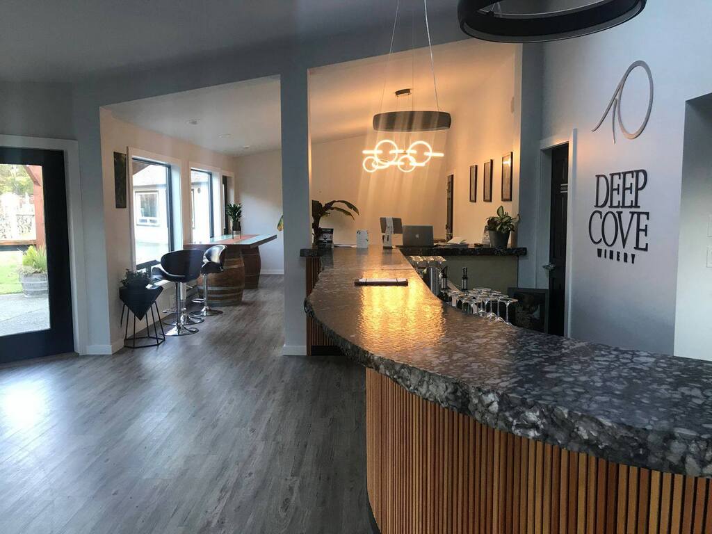 Deep Cove Winery Venue Victoria Weddinghero.ca