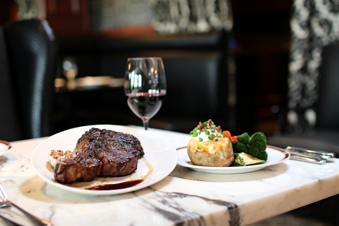 Stakeout Dining Room & Lounge