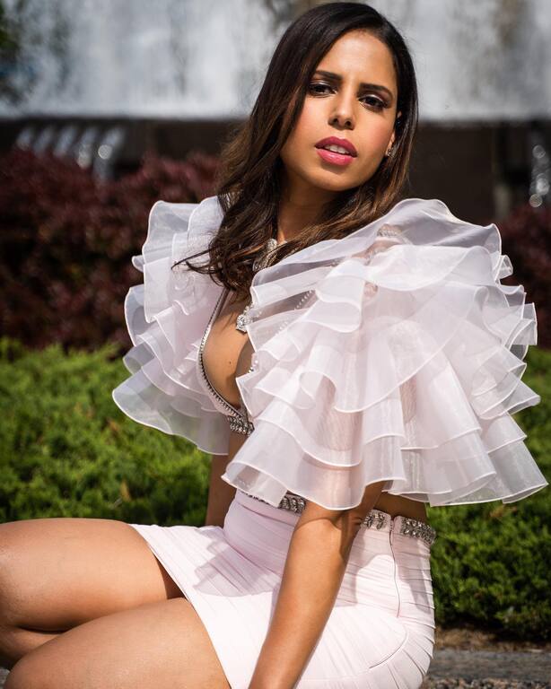 MAKIA By Geraldine Thomas