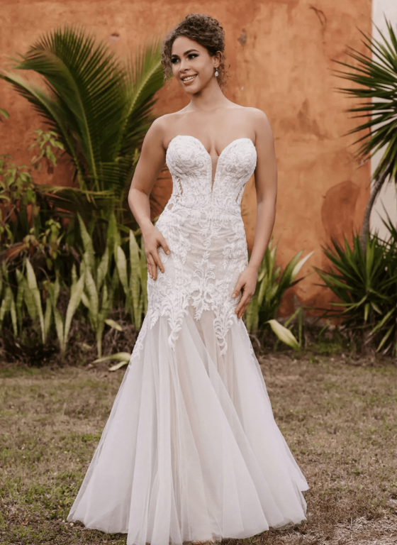 https://i.weddinghero.ca/gallery/6584/preview_champagne-and-lace_6rF7aQgs.jpg