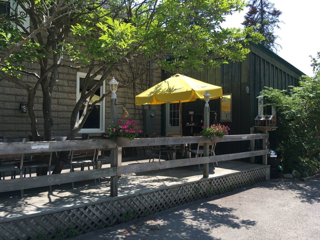 Mono Cliffs Inn