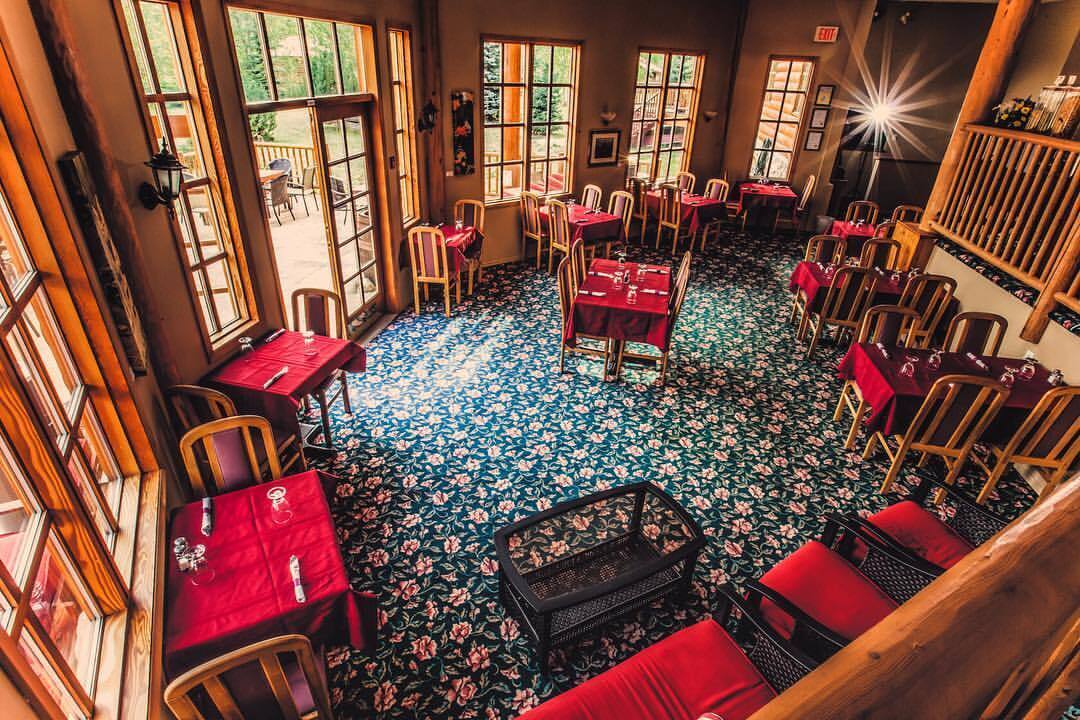 Glacier House Resort