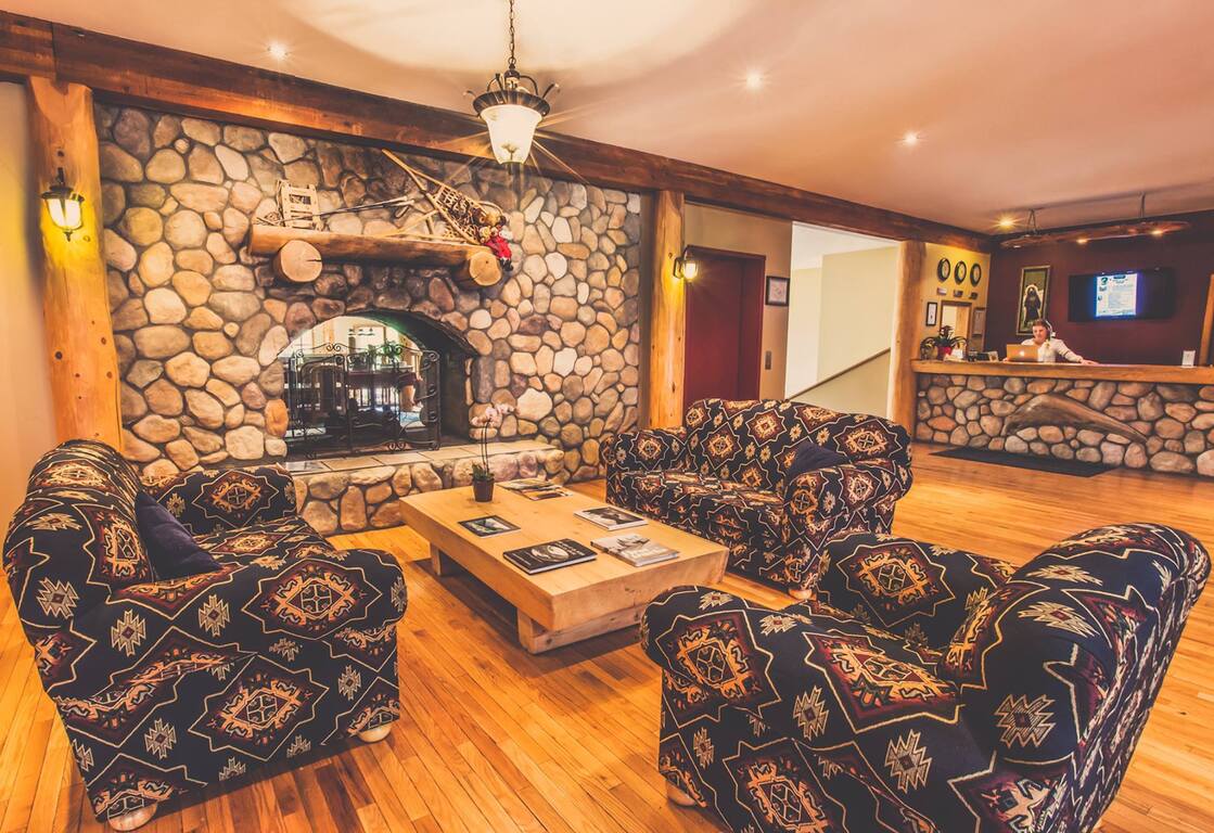 Glacier House Resort