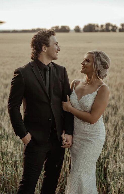 glitz-spray-tanning-hair-makeup-sherwood-park-weddinghero-ca