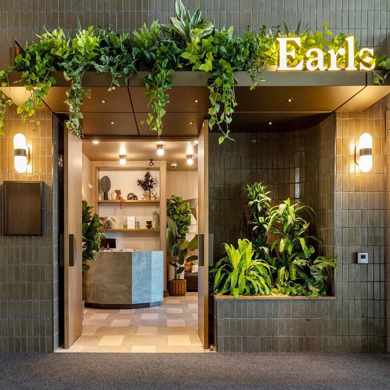 The Wynn, Earls in the Rockies