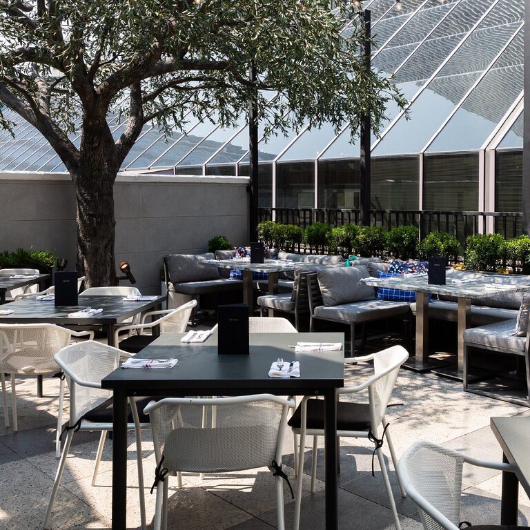 The Wynn, Earls in the Rockies